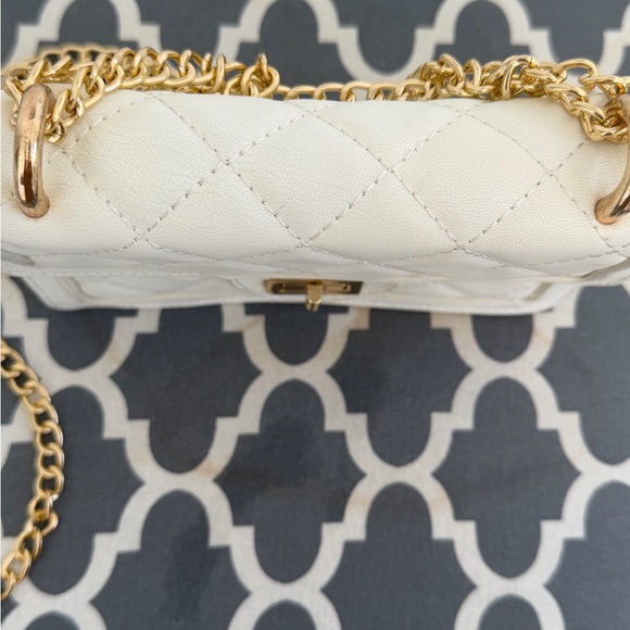 Quilted Crossbody Bag White with Gold Chain Strap - Picture 4 of 16